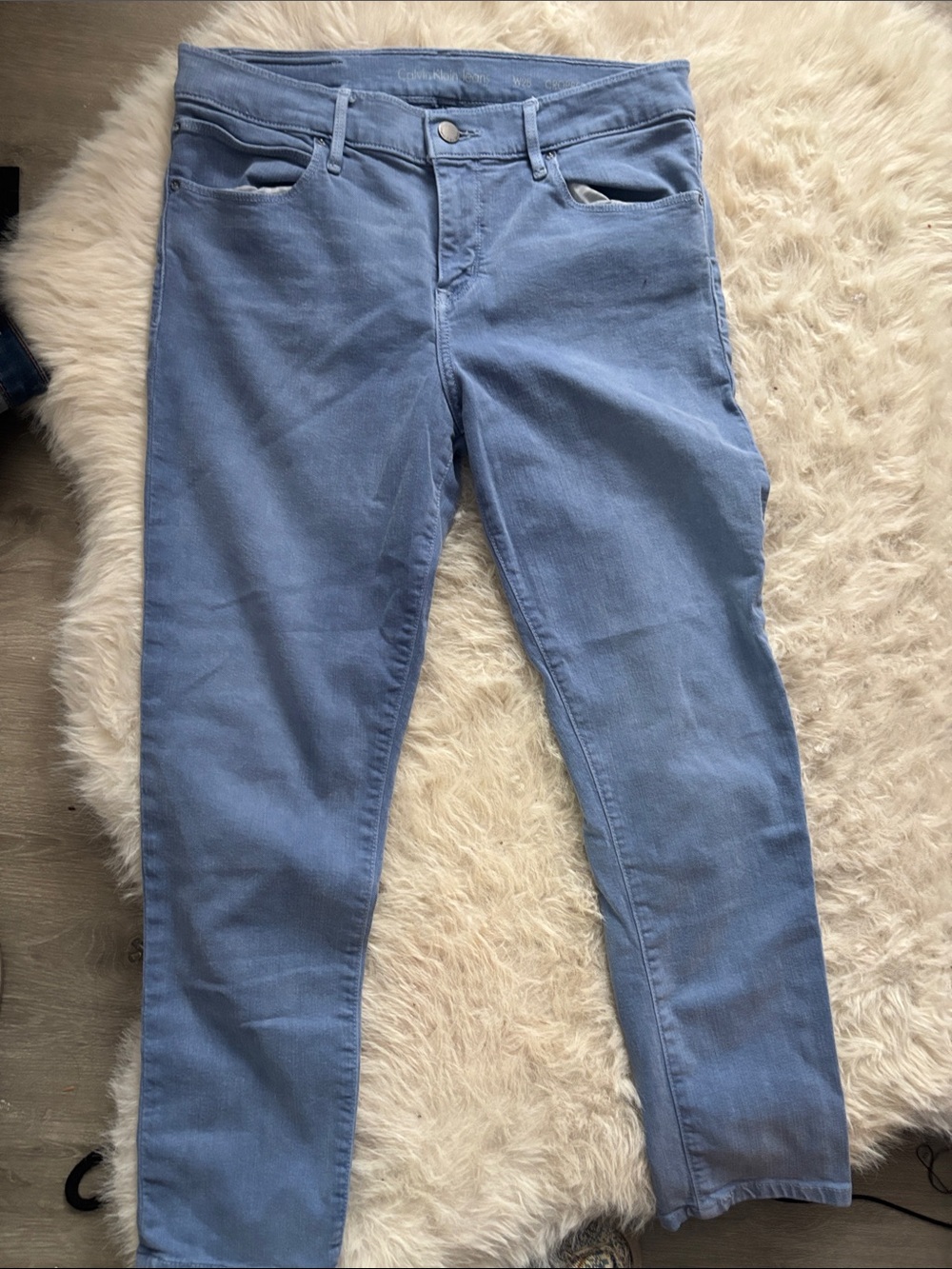 Calvin Klein Cropped Ankle Jeans in Faded Blue
